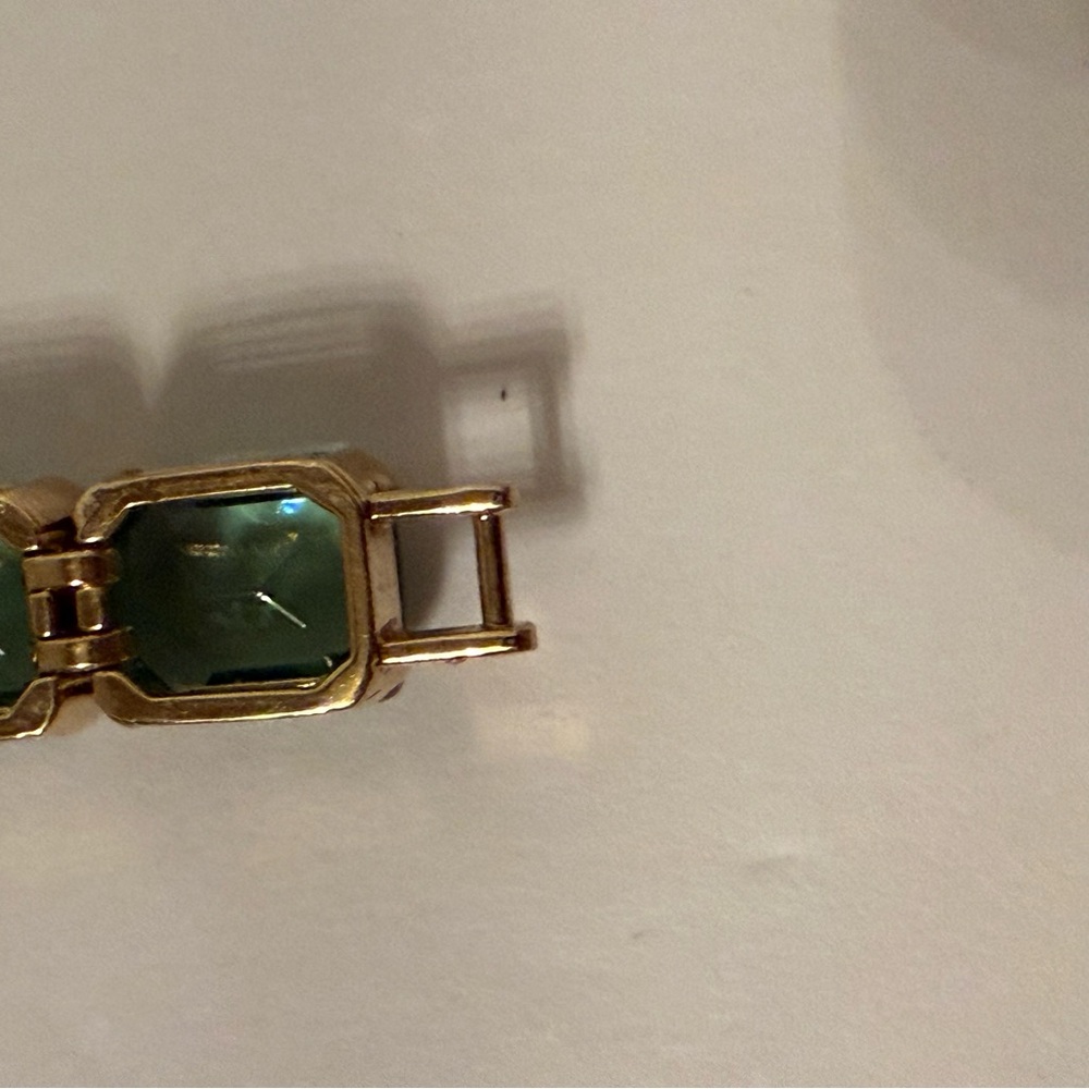 MONET BRACELET GREEN FACETED GLASS GOLD TONE SETTING 7.5” STUNNING - Picture 5 of 13